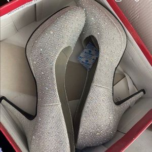 Sliver diamond heels